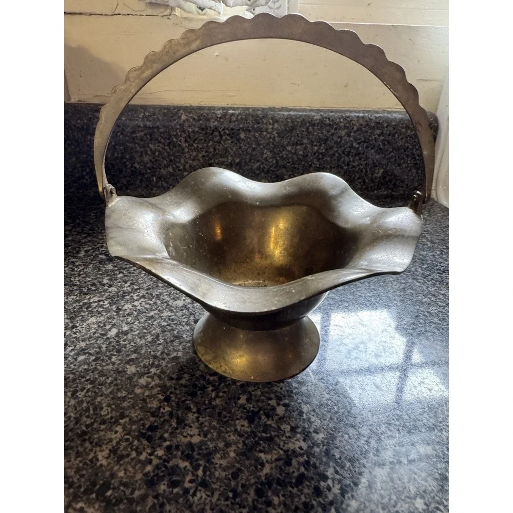 Vintage Brass Basket Ruffled Edge With Handle, Trinket Dish, Ashtray,‎ Decor